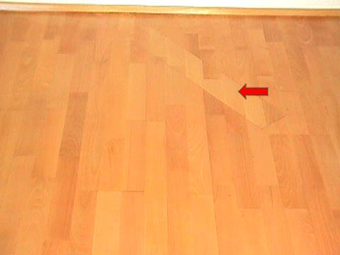 Illa unnin viðgerð á parketi. 