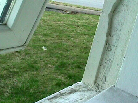 Hroðaleg vinnubrögð á nýjum glugga.